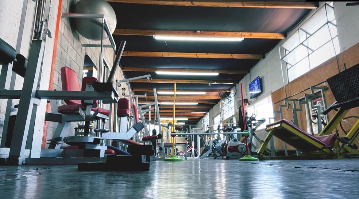 Interior del gimnasio BullGym Temperley